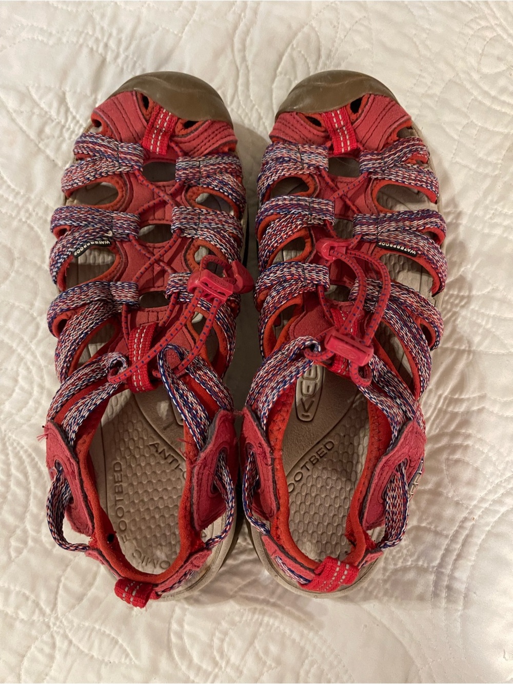 Keen Women’s Red Multicolor Strappy Sandals size 9